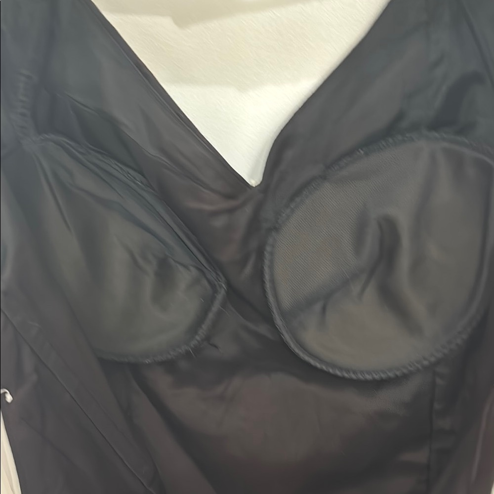 Elegant Black and White Women's Dress - Picture 11 of 13